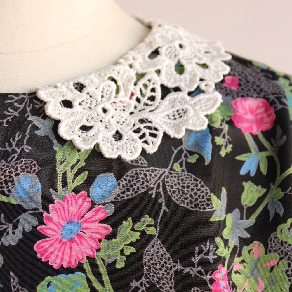 Vintage 1980's Dress with Belt, Breli Originals, Black Floral Print, Lace Collar - Picture 4 of 10